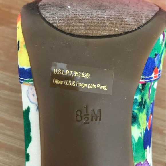 Guess Ivory Fabric Heels 8.5 - Picture 3 of 3